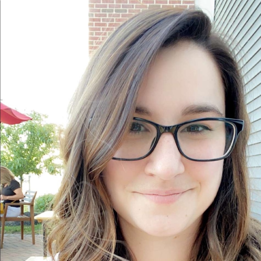 Meet your Posher, Emily